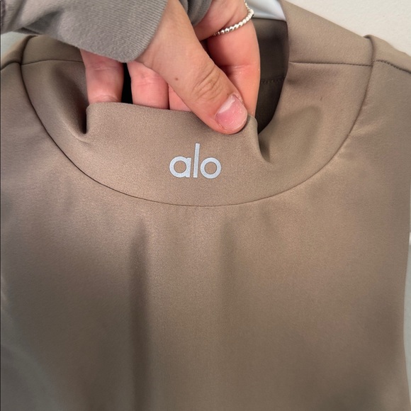 ALO Yoga Airlift Fuse Bra Tank in Gravel - XS - Picture 3 of 6